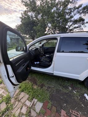 White 2010 Dodge Journey SXT