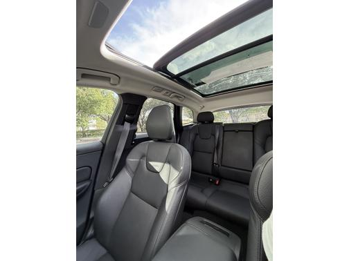 2023 Volvo XC60 B5 Plus Dark Theme