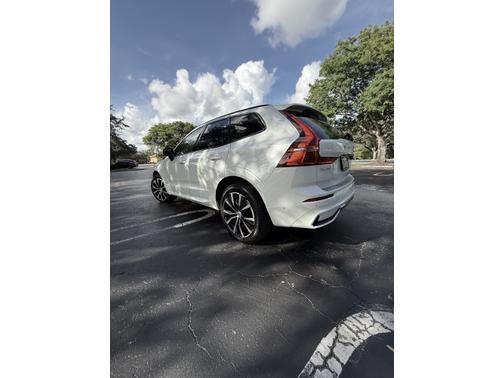 2023 Volvo XC60 B5 Plus Dark Theme