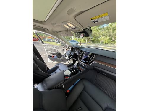 2023 Volvo XC60 B5 Plus Dark Theme