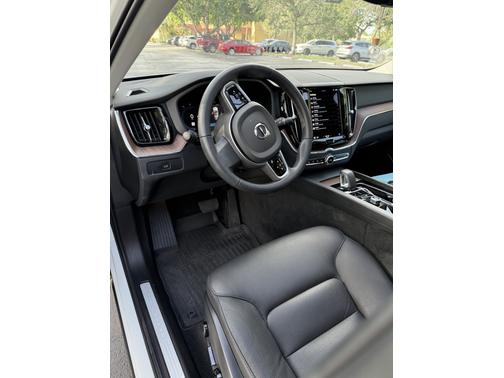 2023 Volvo XC60 B5 Plus Dark Theme