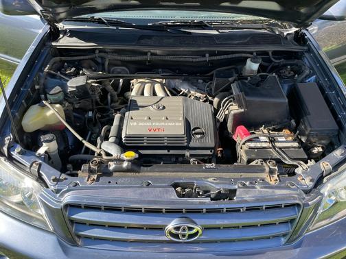 Blue 2003 Toyota Highlander Limited
