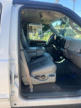 White 2006 Ford F-350 Lariat Crew Cab Super Duty