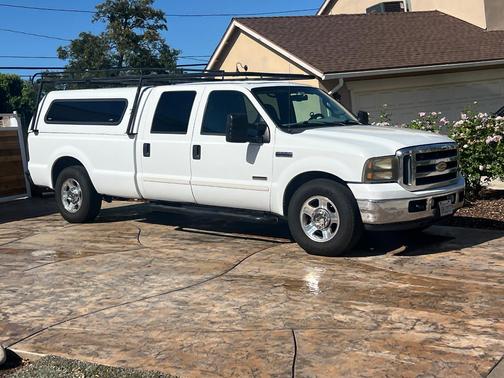 White 2006 Ford F-350 Lariat Crew Cab Super Duty