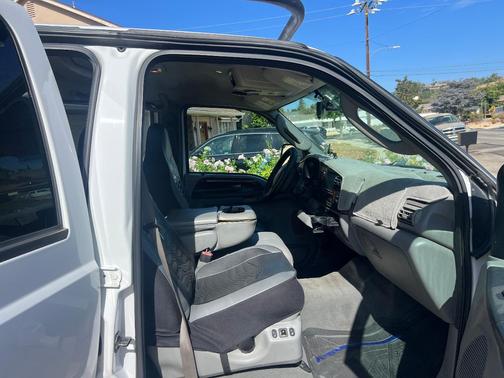 White 2006 Ford F-350 Lariat Crew Cab Super Duty