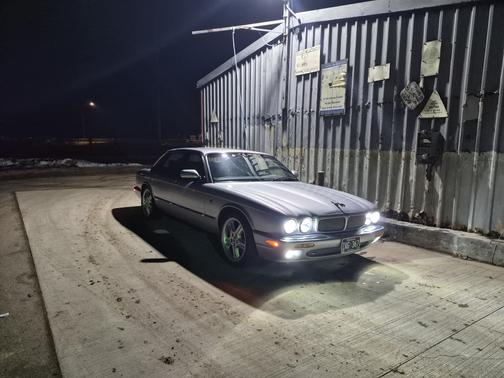Silver 2002 Jaguar XJ8 Sport