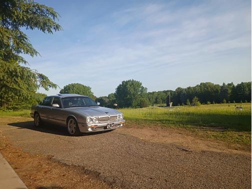 Silver 2002 Jaguar XJ8 Sport