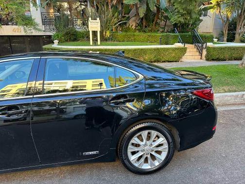 2015 Lexus ES 300h Base