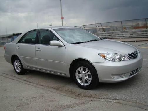 Silver 2005 Toyota Camry LE