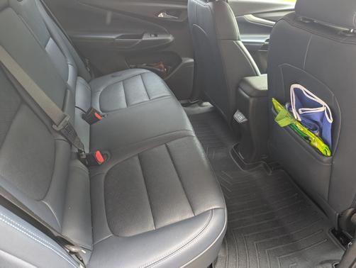 White 2022 Chevrolet Bolt EUV LT