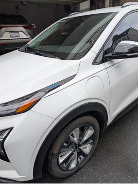 White 2022 Chevrolet Bolt EUV LT