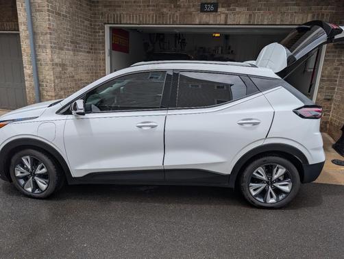 White 2022 Chevrolet Bolt EUV LT