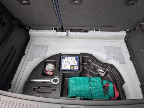 White 2022 Chevrolet Bolt EUV LT