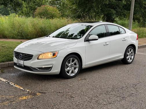White 2014 Volvo S60 T5