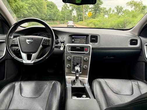 White 2014 Volvo S60 T5