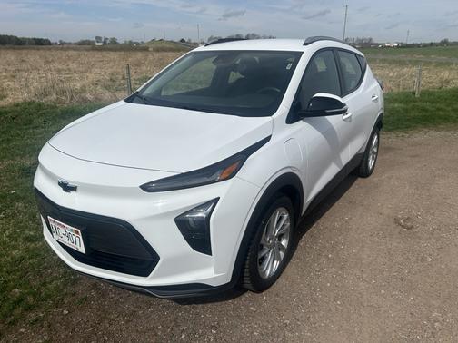 White 2023 Chevrolet Bolt EUV LT