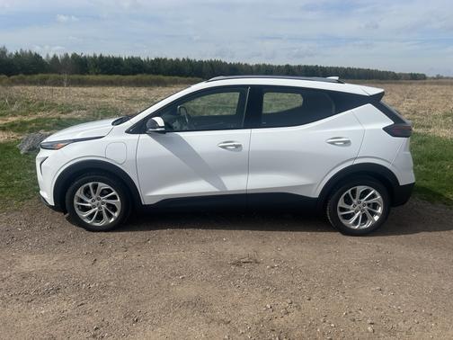 White 2023 Chevrolet Bolt EUV LT