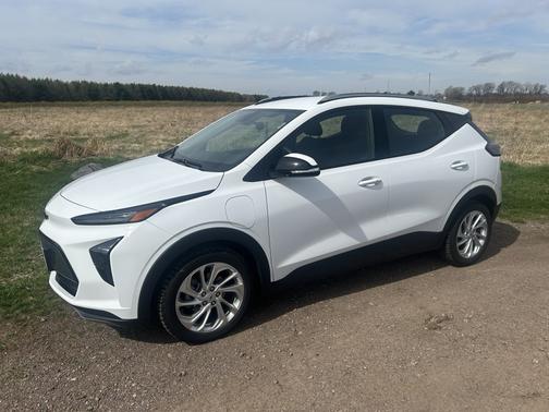 White 2023 Chevrolet Bolt EUV LT