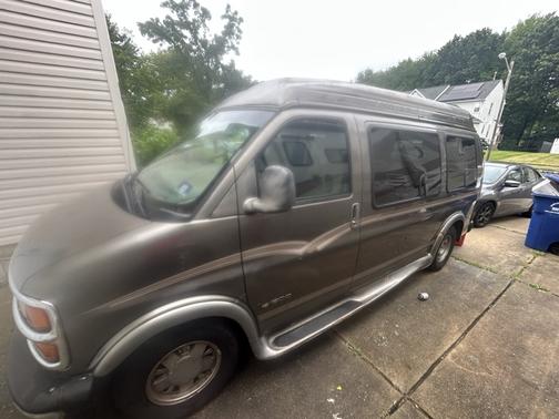 Brown 2000 Chevrolet Express 1500 Base