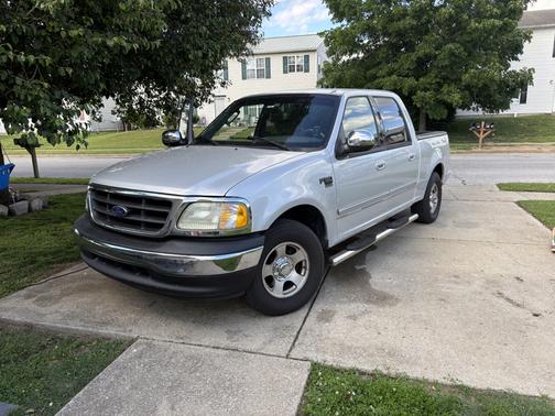 Silver 2002 Ford F-150 XLT SuperCrew