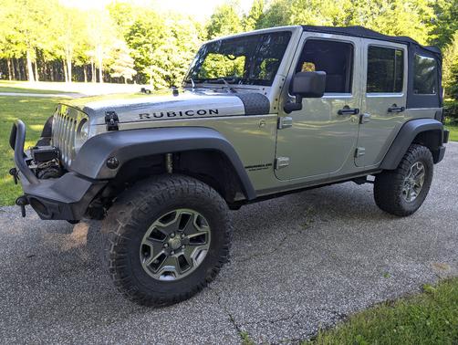 Silver 2013 Jeep Wrangler Unlimited Rubicon