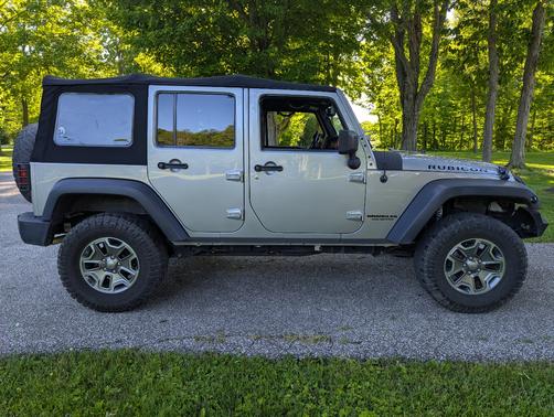Silver 2013 Jeep Wrangler Unlimited Rubicon