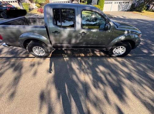Gray 2016 Nissan Frontier SV