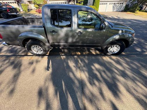 Gray 2016 Nissan Frontier SV
