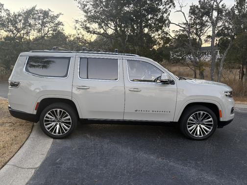 2022 Jeep Grand Wagoneer Series III