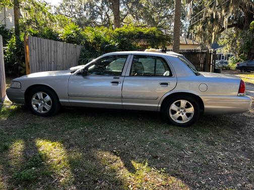 2011 Ford Crown Victoria LX