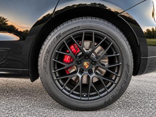 Black 2018 Porsche Macan Macan GTS