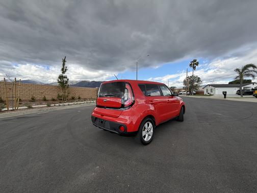 Red 2019 Kia Soul Base