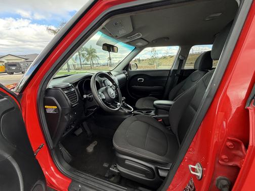 Red 2019 Kia Soul Base