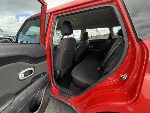 Red 2019 Kia Soul Base