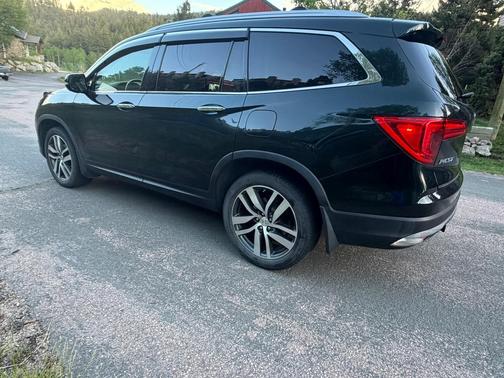 Green 2016 Honda Pilot Elite