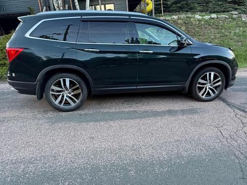 Green 2016 Honda Pilot Elite