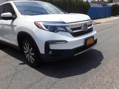 White 2020 Honda Pilot EX