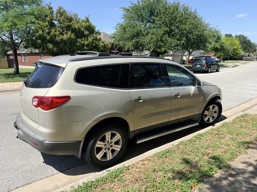 Gold 2012 Chevrolet Traverse LT