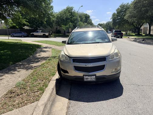 Gold 2012 Chevrolet Traverse LT