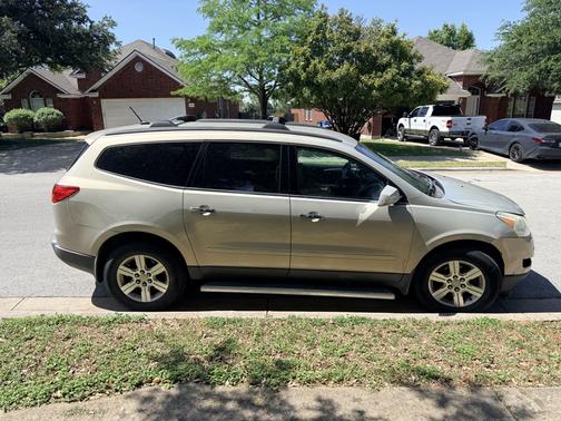 Gold 2012 Chevrolet Traverse LT