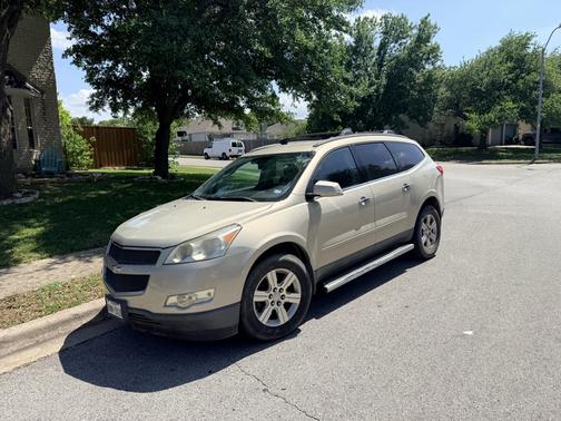 Gold 2012 Chevrolet Traverse LT