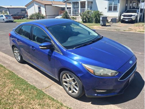 Blue 2015 Ford Focus SE