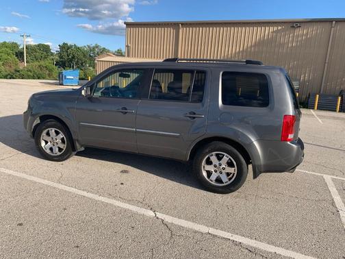 Gray 2011 Honda Pilot Touring