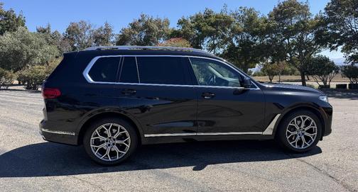 Black 2022 BMW X7 xDrive40i