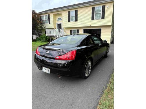 2013 INFINITI G37 x