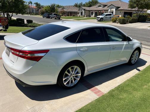 White 2015 Toyota Avalon Limited