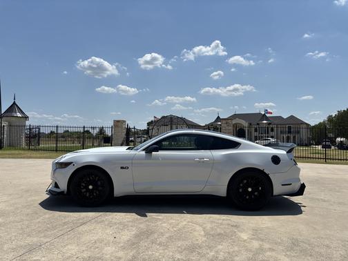 White 2016 Ford Mustang GT Premium