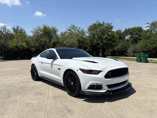 White 2016 Ford Mustang GT Premium