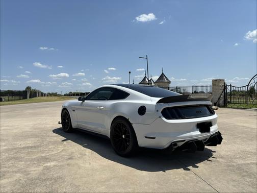 White 2016 Ford Mustang GT Premium