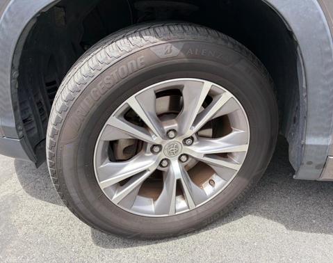 Beige 2015 Toyota Highlander XLE